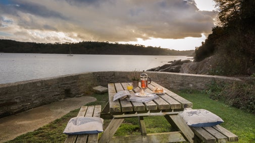 Outdoor eating area at Durgan Quay Cottage, Cornwall